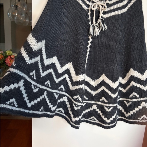 J. Jill Poncho Aztec Pattern - Picture 6 of 8